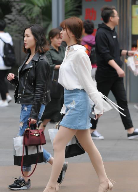  美女：街拍：精致美女翩若惊鸿，甜美温婉的灵动，尽情绽放女神魅力！