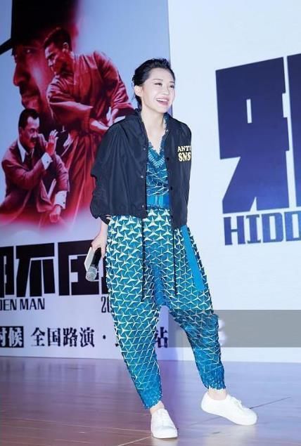 许晴穿连体裤，刘涛穿连体裤，区别真大，网友：不敢相信她40岁了