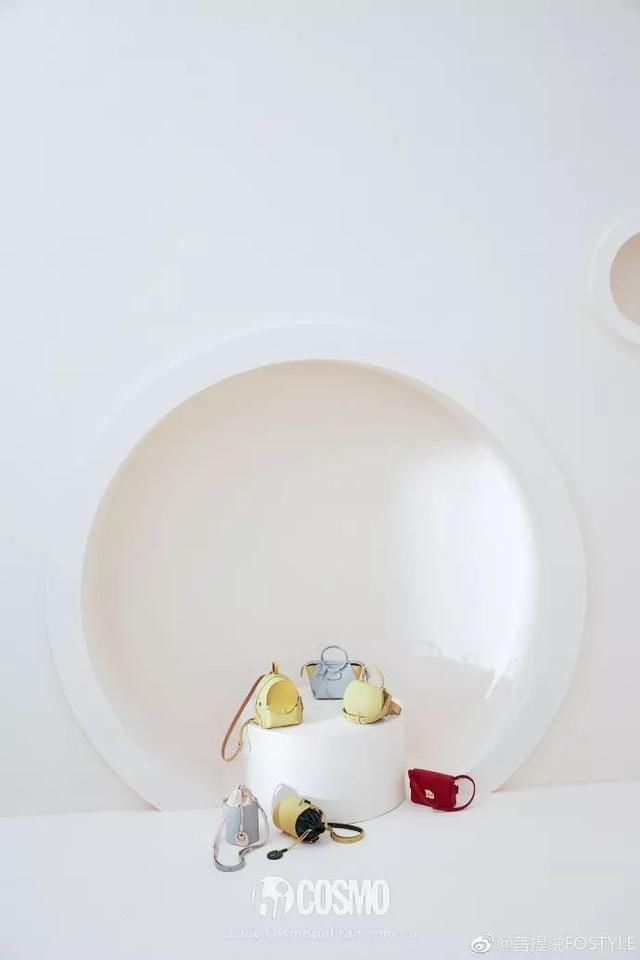 男朋友买了两个500块的包包送我，超开心!