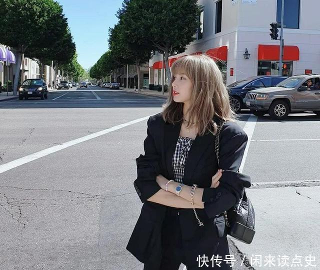 『黄头发』别再染黄头发了,很土!看Lisa新染的5种“显白”发色,太美了