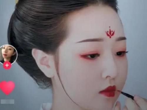 抖音小姐姐现场化妆“唐美人”，宅男：看的心都化了！