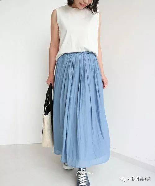 清爽穿搭度过炎炎夏日!女生日系蓝白单品搭配介绍