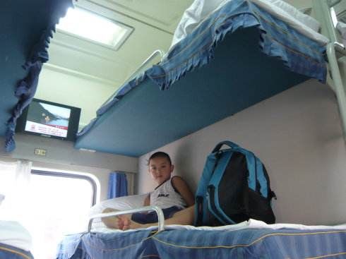  我国|我国首列全卧铺火车，近9小时中途无停，被赞“流动宾馆”