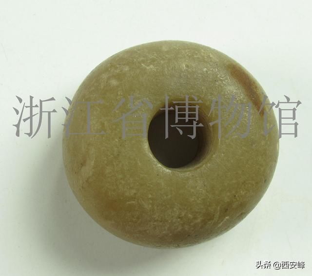 距今约7000年前的玉珠【新石器时代河姆渡文化】