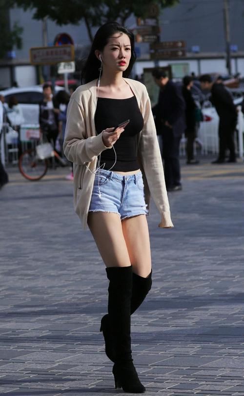  靴子|200块钱的靴子，被妹子穿出2万的感觉，谁叫人家好看呢