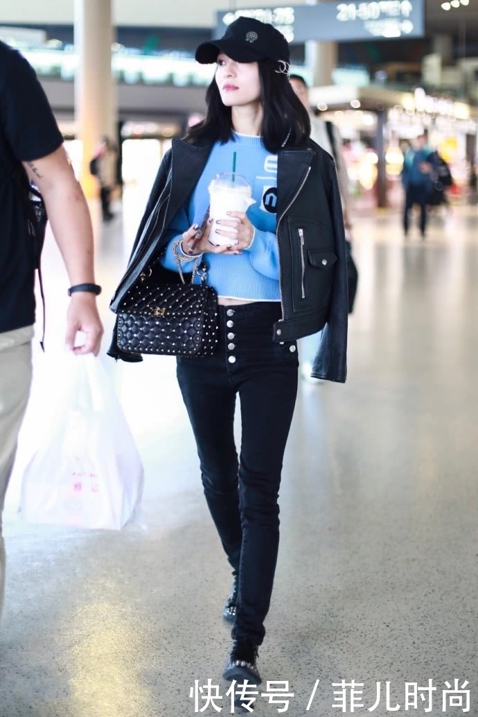 张韶涵不能再瘦了!最小码的牛仔裤都塞不满,怎能叫人不羡慕?