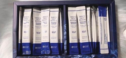 『携带』最潮范儿美搭,“出行”携带护肤品,你还在用“分装瓶”减负?这些神器你造吗