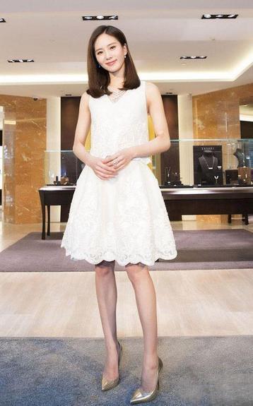 佟丽娅刘诗诗明明仅三岁之差，却一个似女神一个似大妈！