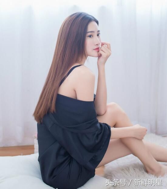 女神:家中释放天性，占尽风流