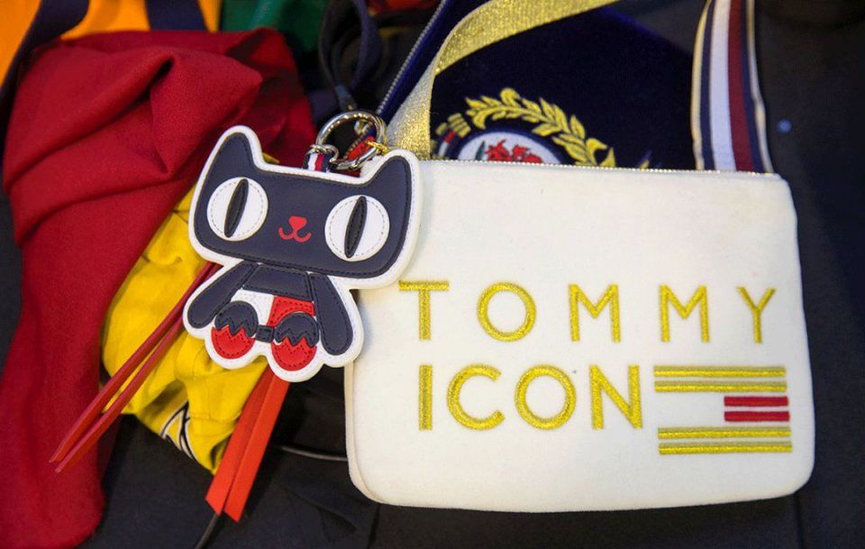 看热闹 | 这些人跑到黄浦江边比谁钻石大，你猜比伯嫂的排第几?