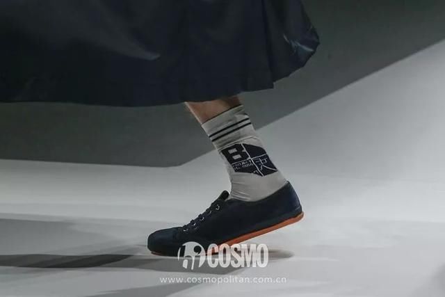 T型台｜艾玛罗伯茨这一身真好看，不过这是去看秀还是去上班？