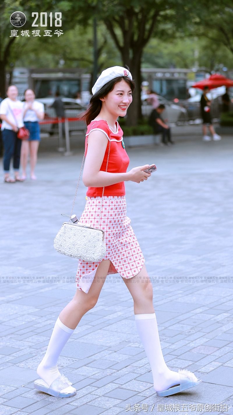 街拍:好看的服饰加上好看的肉体，那就是一场视觉盛宴