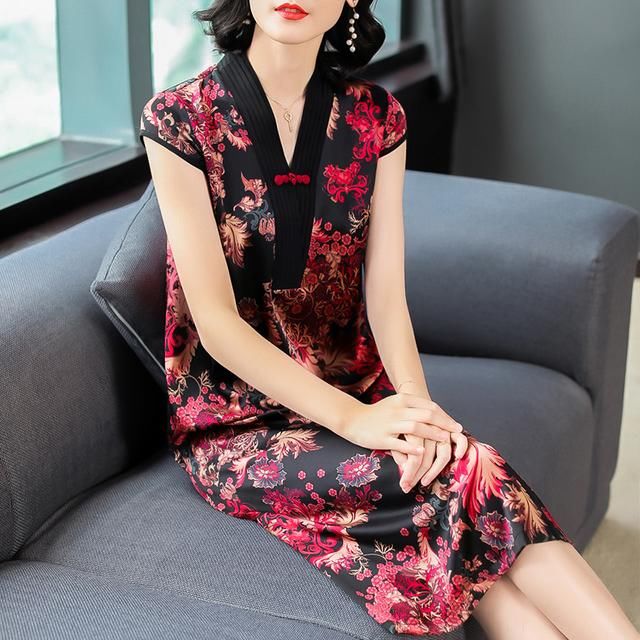 新发现：“诱惑红裙”，比流氓裙更性感，比开叉裙更妩媚，贼嫩美