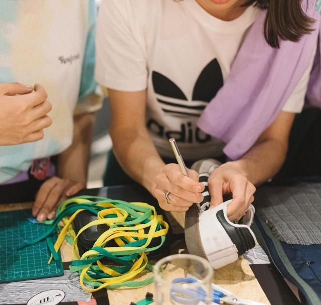  「作品」把篮球变拖鞋的鬼才，居然是个高颜值的宝藏女孩