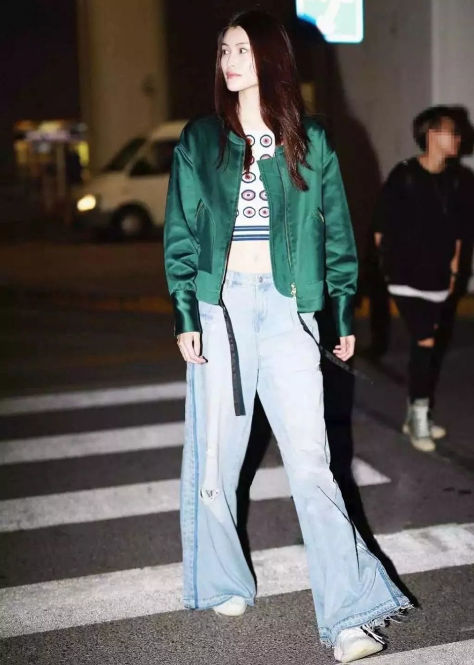 没什么造型是一条牛仔裤hold不住的