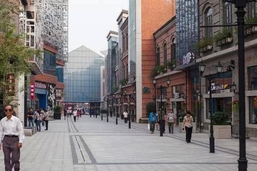  我国：世界上最长的步行街：耗资500亿长达1.5公里，就在我国