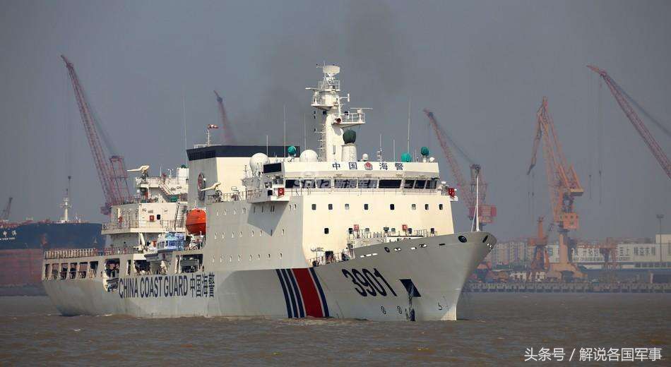 专撞日本海保船!中国万吨级海警船夜间展雄姿