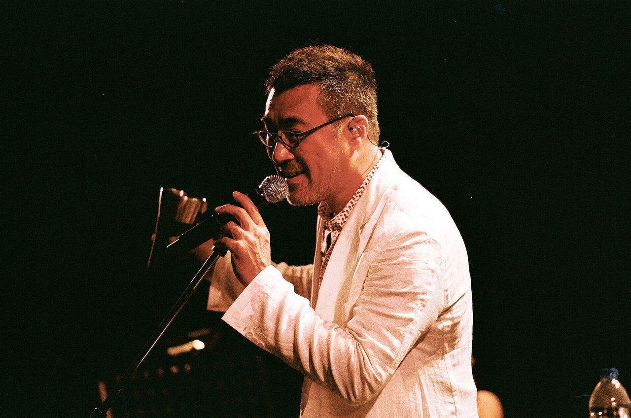 『妻子』61岁李宗盛聊与林忆莲离婚细节,称有缘无分,现任妻子比他小27岁