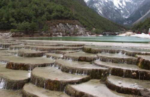 云南一处不为人知的仙人遗田，极其静谧，可与土耳其棉花堡相媲美