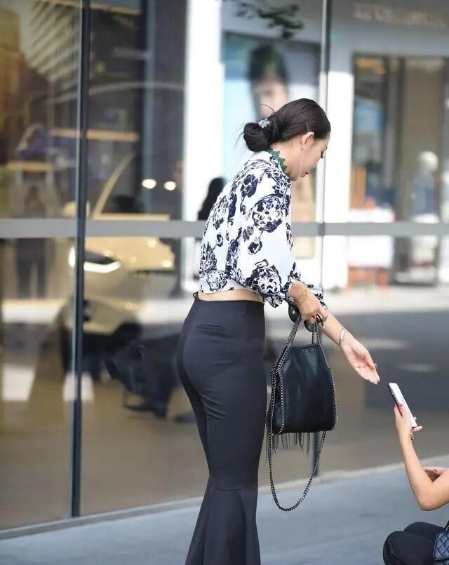 『宽松』高腰宽松的阔腿裤,修饰“大象腿”,却难掩岁月的痕迹!