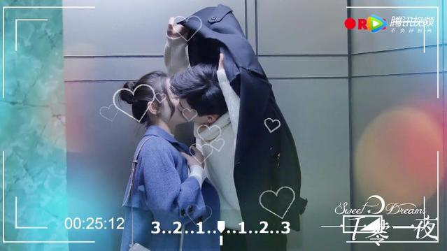 热巴邓伦＂电梯吻＂花絮曝光 两人对视羞笑网友大呼甜蜜