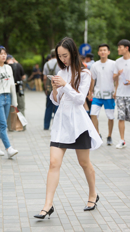 重庆街拍:虽然人长得一般，但只要穿对了，一样能展现你的美