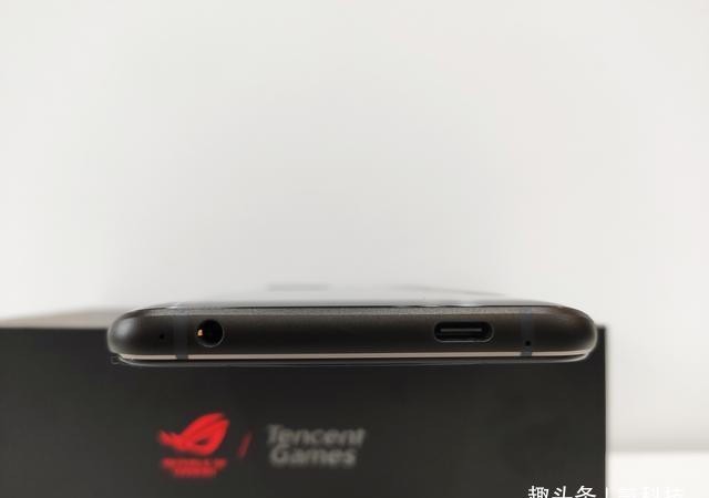 华硕:噱头还是真强华硕ROG游戏手机2体验用久了回不去了