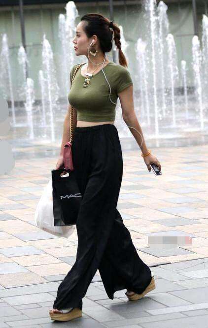 路人街拍, 看到这样的姑娘就会有种窒息的感觉