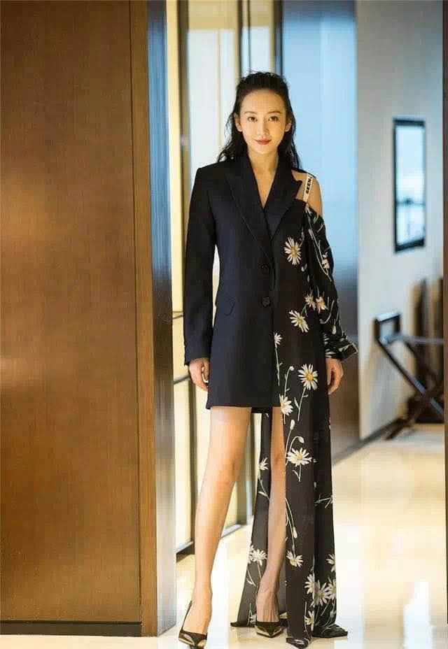  #过时#百褶裙过时了，今天流行鸳鸯裙，时髦的人都在穿