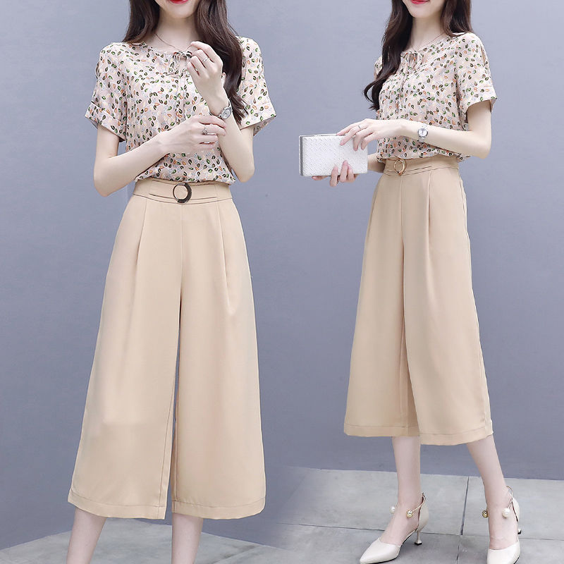 飘逸的阔腿裤+高跟凉鞋，强势御姐范必备，让你备受瞩目