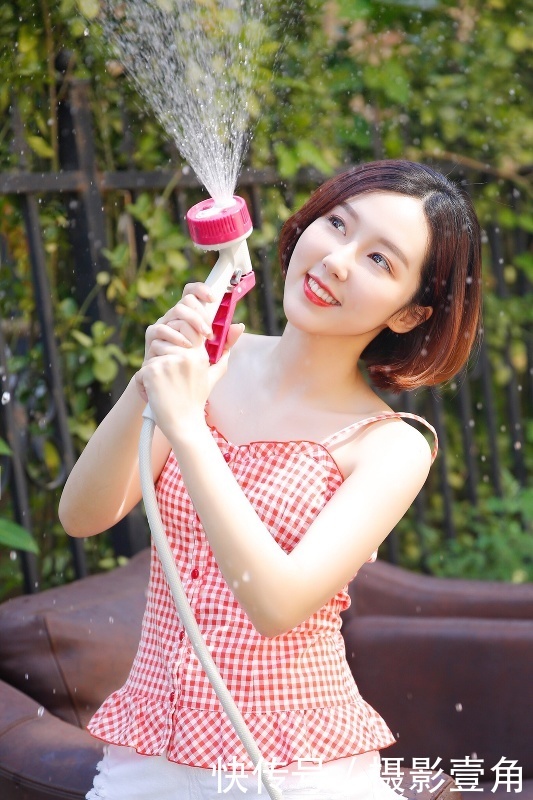 人像摄影：调皮可爱的短发清爽女孩