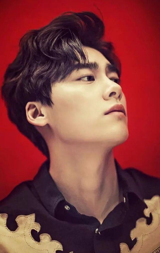 李易峰换新发型像换了张脸, 颜值爆表堪比整容