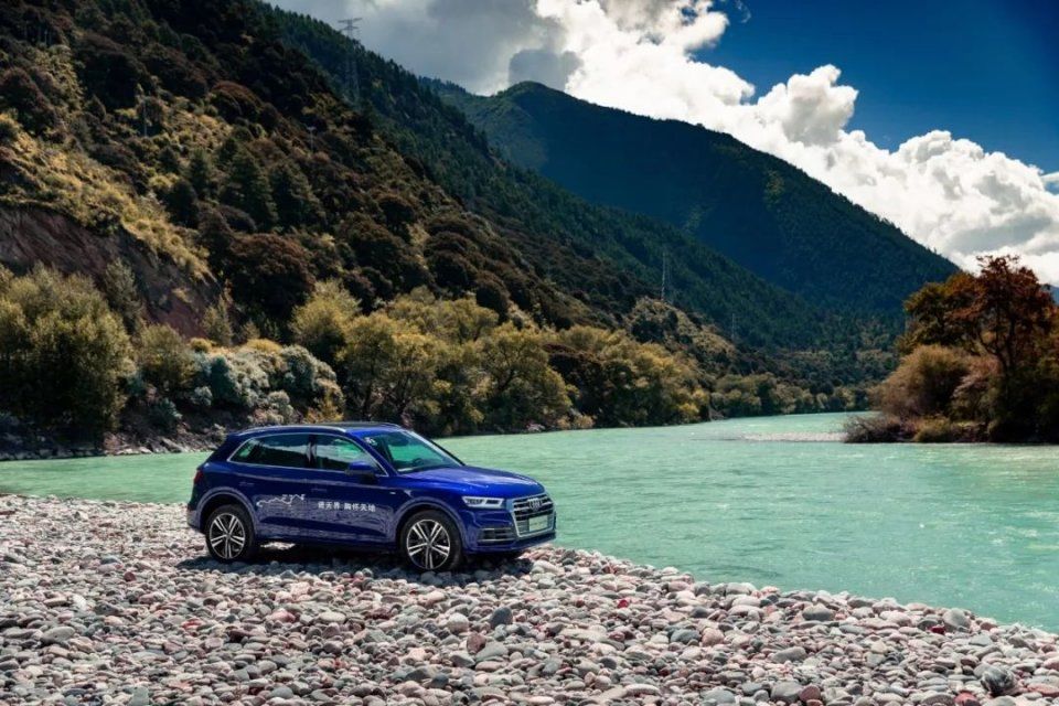 2018年初秋，“琉璃蓝色”必火!