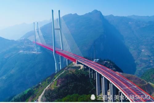  我国@相当于200层楼高，在我国云贵交界处，堪称世界上最高大桥