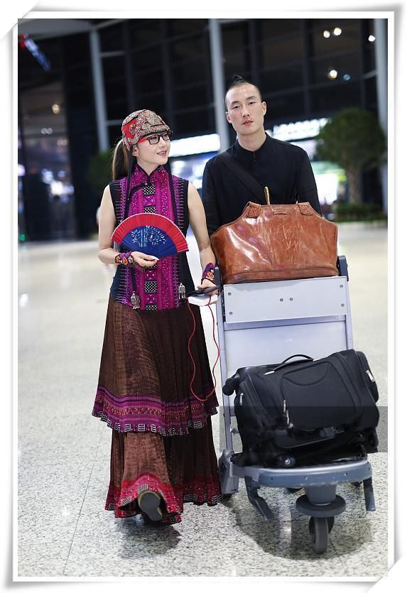 金星和杨丽萍都是现代舞蹈家，可同现机场，气质差距竟如此尴尬？