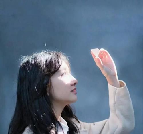  『线条』女生脸上有这“3条线”，说明在“悄悄”变美，颜值不比校花差！