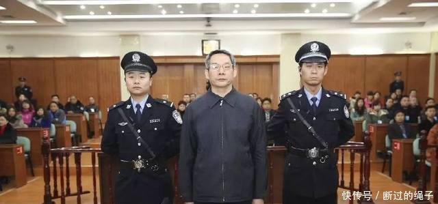 这10名干部一面是人，另一面竟变鬼