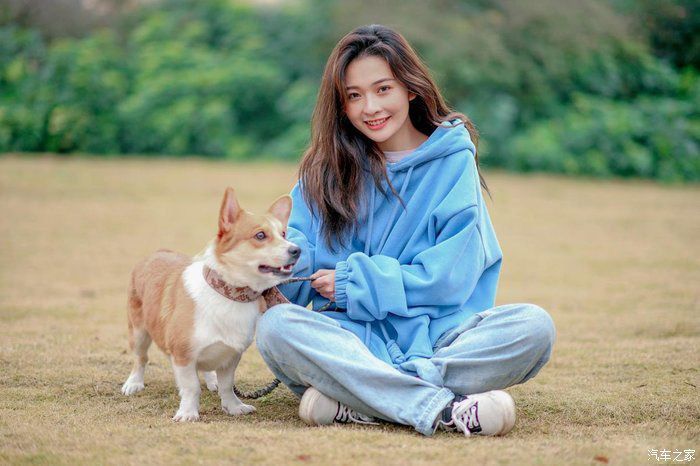  「Pro」开着宋Pro与老婆去遛狗，春暖花开，美好生活在身旁