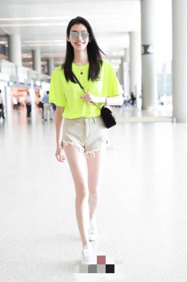 奚梦瑶不愧是超模！一双小白鞋却被她穿出腿长“一米八”的即视感