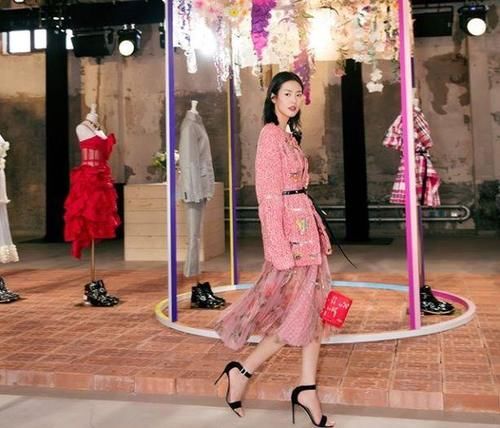 纱裙，穿出若隐若现的性感与梦幻