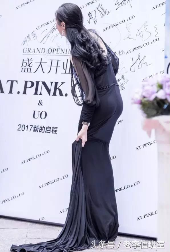 街拍:前凸后翘性感无疑的极品性感高胸翘臀美女