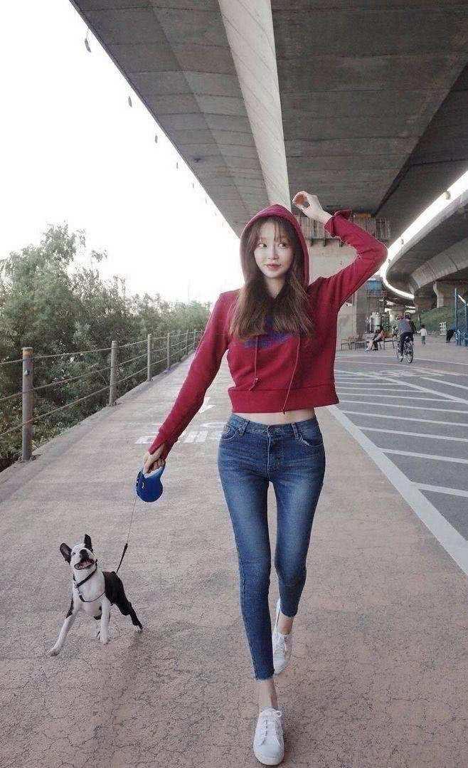 紧身裤绽放的魅力就是迷人，尽情充满时尚风，秀性感美姿