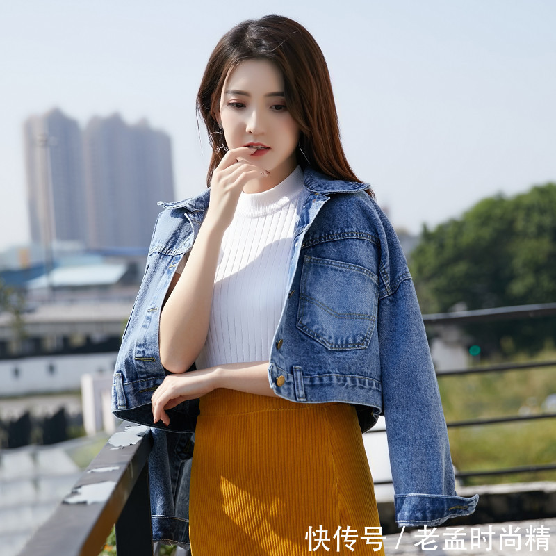 「身穿」现在女生越来越会穿了, 身穿正流行的牛仔外套, 没想到真的很显瘦