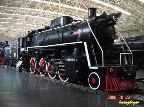 不明所以的外国网友：中国有铁路么？中国网友：我们都骑熊猫！