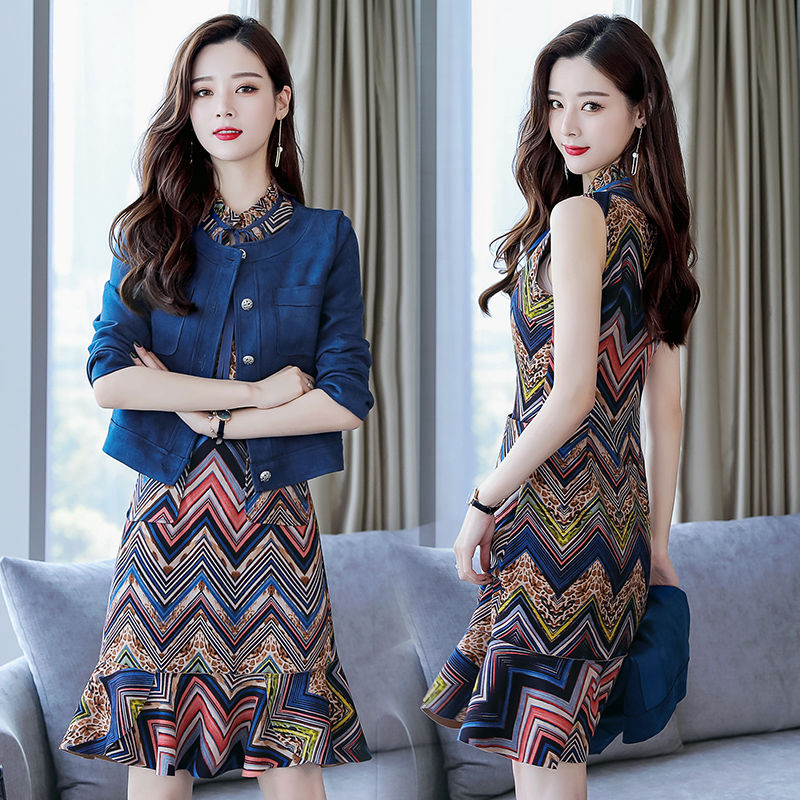 刚入秋，还不至于穿毛衣!现流行的“洋气套装”，保暖超美嫩