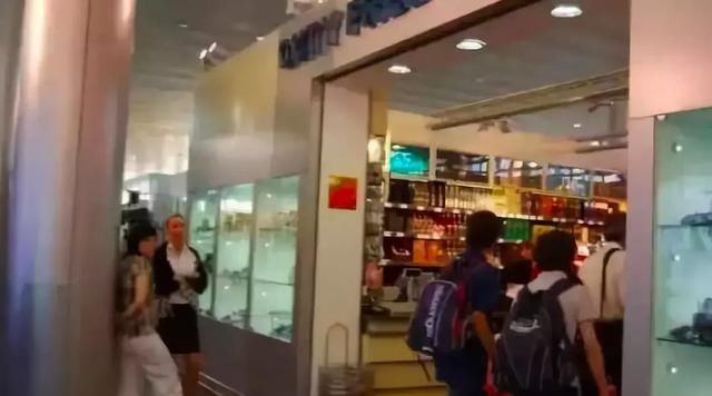 假奶粉、树胶燕窝、毒面膜……别傻了,还相信外国货,专坑中国人