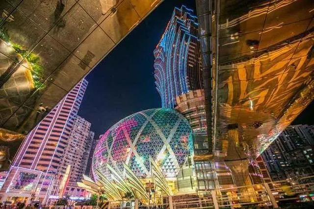 号称“亚洲不夜城”的中国城市，夜色美过北京上海，来了就不想走