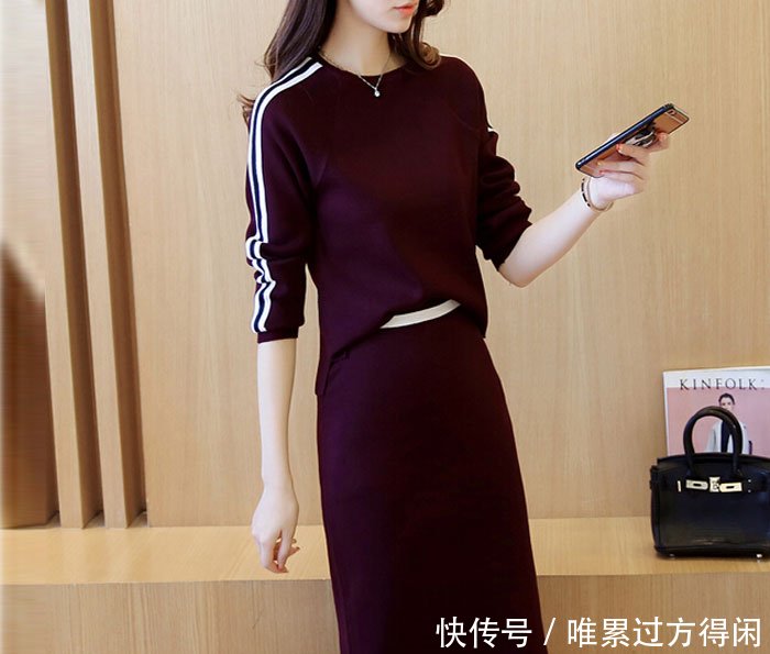 小脚裤赶紧扔了吧!现在早秋流行:针织衣+烟管裤,更显高级美