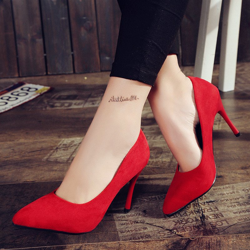 女人性不性感，看看下图就知道，紧身衣+细高跟，曼妙十足