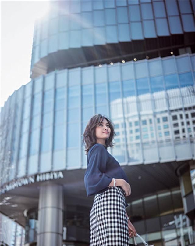  【宽松】春季穿搭颜色搭配很重要,这些配色小技巧,显白还有女人味!